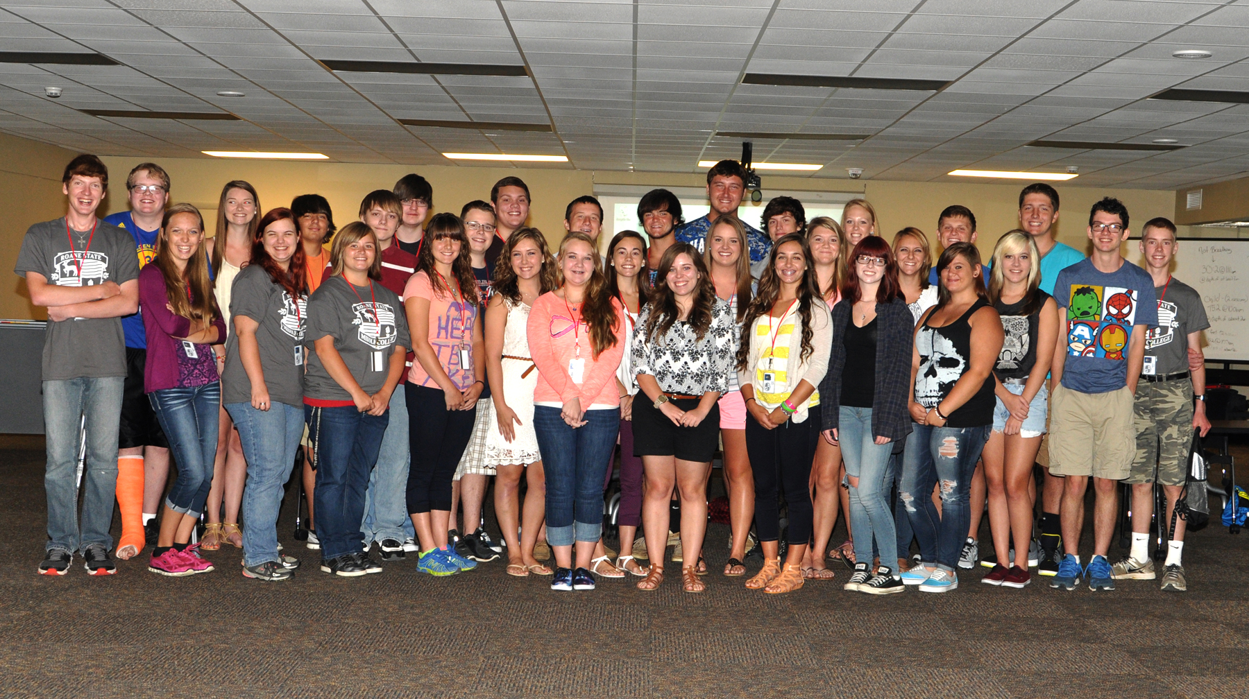 Roane State Middle College students pose for a group photo