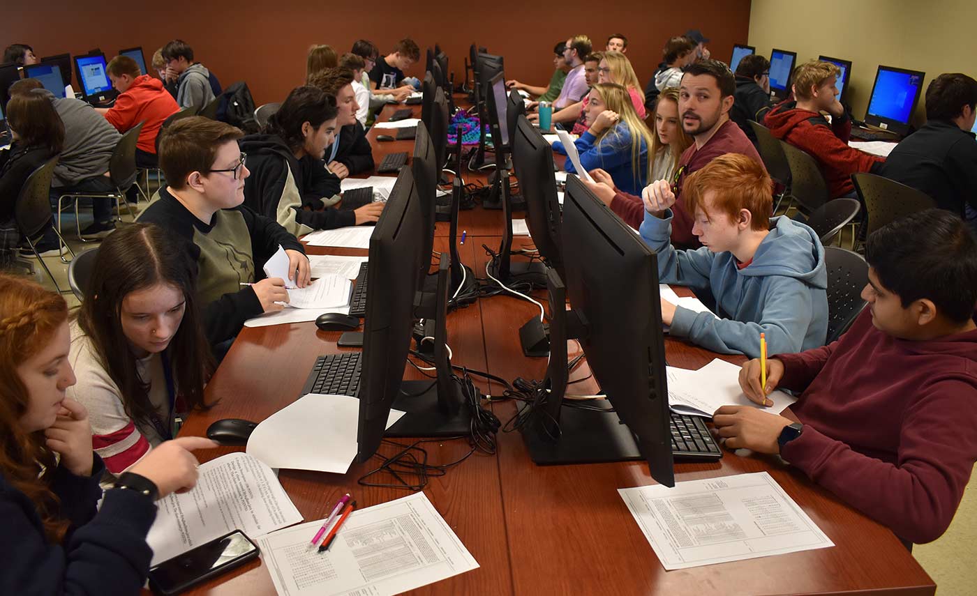 The computer lab in Roane State’s Goff Building in Oak Ridge was filled to capacity for the college’s second cybersecurity competition.