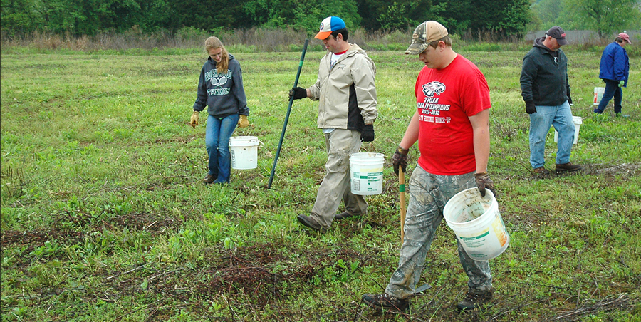 Front from left, students Shelley Edwards, Angelo Ferrante and Jeremiah Johnson work to get Roane State’s Community Garden ready for its next crop. Food grown in the garden is donated to local charities. In back from left, Roane State President Chris Whaley and alumni relations director Tamsin Miller also pitch in.