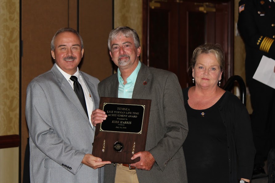 Tennessee EMS Education Association president Tim Lankford presents the Lige Turman Lifetime Achievement Award to Roane State’s Kirk Harris, who is joined by Rebecca Calfee with Roane State Continuing Healthcare Education. 